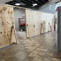 Powerhouse Gym - Novi - Lobby