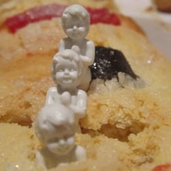 Segovia Panadería y Pastelería - los muñequitos de la rosca