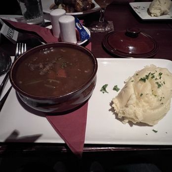 The Dail Bar - Beef stew with mashed potatoes - Irish Near Me - Galway, G The Dail Bar - Beef stew with mashed potatoes - Irish Near Me - Galway, G