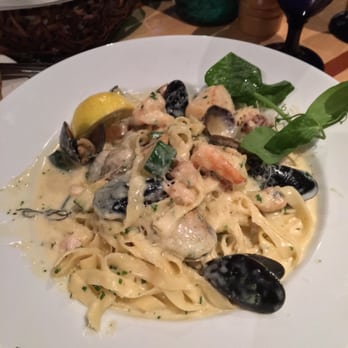 Anthony's HomePort Everett - Seafood Fettuccine To Perfection!!! - Seafood Near Me - Everett, Washington