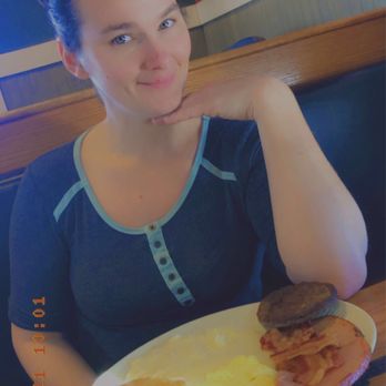 Hog-N-Bones - Me and one of my best friends went to eat here for the first time today and it was so delicious - Barbeque Near Me - Tifton, Georgia