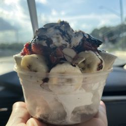 Deliss Creamery - Deliss Dessert with fresh fruit!