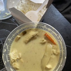 Yellow coconut curry with rice