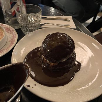 Les Antiquaires - Profiterole - Bistros Near Me - Paris, 75 Les Antiquaires - Profiterole - Bistros Near Me - Paris, 75