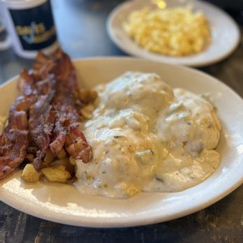 Dave's Valley Grill - Biscuits and gravy - American Near Me - Los Ranchos de Albuquerque, New Mexico