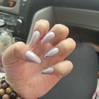 Meet Nails - Metallic chrome lilac - Nail Salons Near Me - San Francisco, California Meet Nails - Metallic chrome lilac - Nail Salons Near Me - San Francisco, California