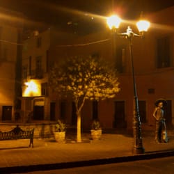 Plaza del Ropero y Estatua de Jorge Negrete - Plaza del Ropero y Estatua de Jorge Negrete en la calle Cantarranas
