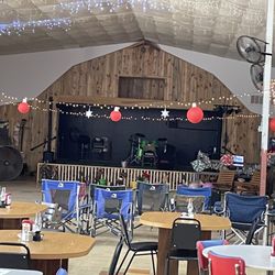 MAK Daddy's Old Town Meet n Eat - The stage and dance floor