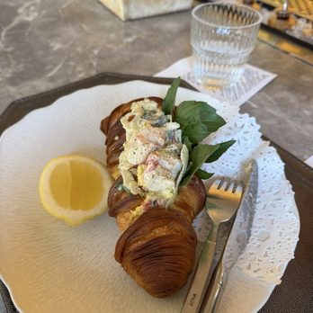 San Sabino - Neapolitan Lobster Roll - Garlic mayo, Italian Lobster Tail Pastry - Italian Near Me - New York, New York San Sabino - Neapolitan Lobster Roll - Garlic mayo, Italian Lobster Tail Pastry - Italian Near Me - New York, New York