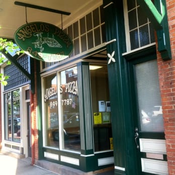 Angelo’s Pizza - the entrance to the restaurant - Pizza Near Me - Brookville, Pennsylvania