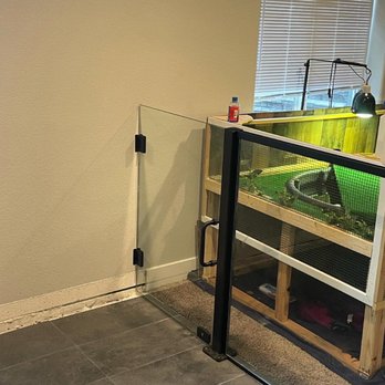 Warnhoff Glass - the door with handle and lock - Auto Glass Services Near Me - Colorado Springs, Colorado Warnhoff Glass - the door with handle and lock - Auto Glass Services Near Me - Colorado Springs, Colorado