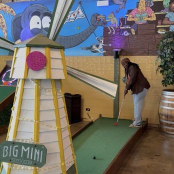 Big Mini Putt Club - Mini Golf Near Me - Chicago, Illinois