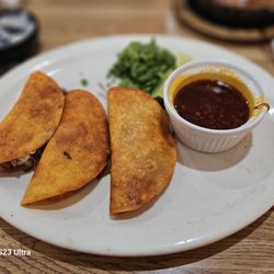 Casa Perico - Quesabirria Tacos plate, sin cebolla.