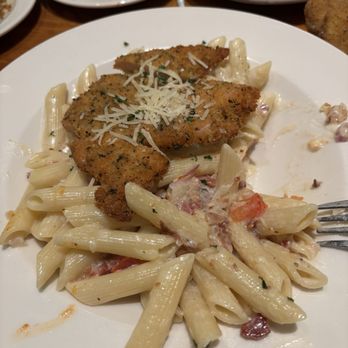 Johnny Carino's - Chicken Penne Alfredo - Italian Near Me - Oklahoma City, Oklahoma
