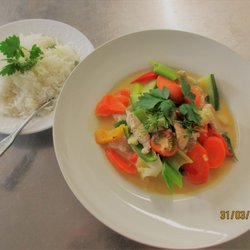 Restaurant Alpenhof Wallgau - Alpenhof Gemüse (vegan) mit Kokosmilchsoße und Chili, wahlweise mit Putenstreifen oder Tofu.