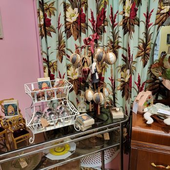 Lander Street Vintage - Used, Vintage & Consignment Near Me - Seattle, Washington Lander Street Vintage - Used, Vintage & Consignment Near Me - Seattle, Washington