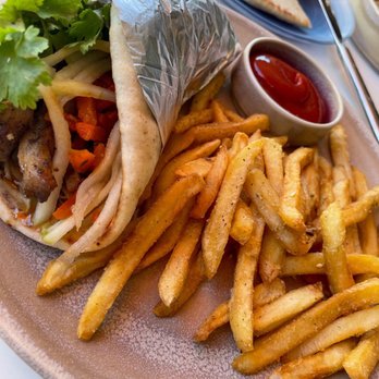 Strawberry Moon - Chicken Shawarma - Mediterranean Near Me - Miami Beach, Florida