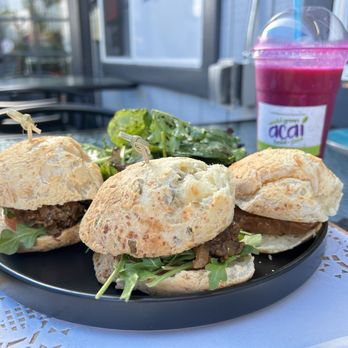 World Green Acai Bowl Juice - Cheese bread meat sauce and dragon fruit juice - Acai Bowls Near Me - Larkspur, California