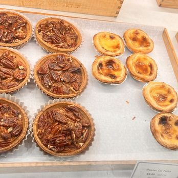Paris Baguette - Miniature pecan pies - Coffee & Tea Near Me - Garden City, New York Paris Baguette - Miniature pecan pies - Coffee & Tea Near Me - Garden City, New York