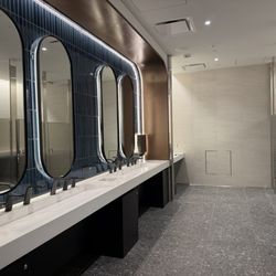 Hollywood Burbank Airport - Bathroom are so nice