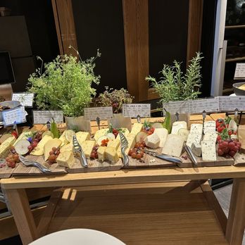 Restaurant Arven - Cheese selection on the buffet - Restaurants Near Me Restaurant Arven - Cheese selection on the buffet - Restaurants Near Me