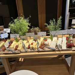Restaurant Arven - Cheese selection on the buffet