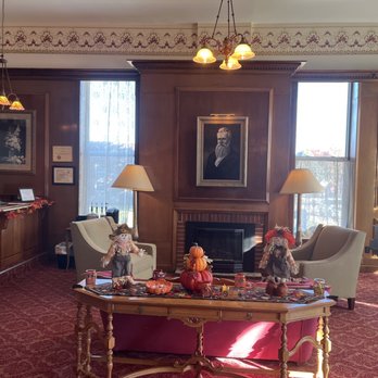 Decker Hotel & Restaurant - The lobby of her hotel. - Burgers Near Me - Maquoketa, Iowa
