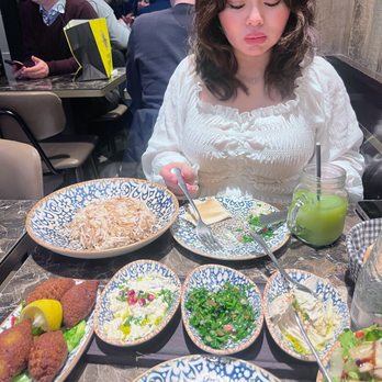 Ya Hala - Wide variety from falafel, dips and salads - Middle Eastern Near Me - London, XGL