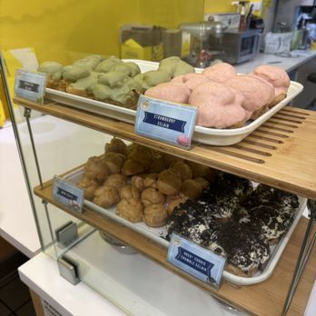 Beard Papa’s - Puffs - Desserts Near Me - Pasadena, California