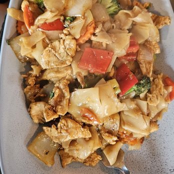 Thai Time - Drunken noodles - Vegan Near Me - Sacramento, California