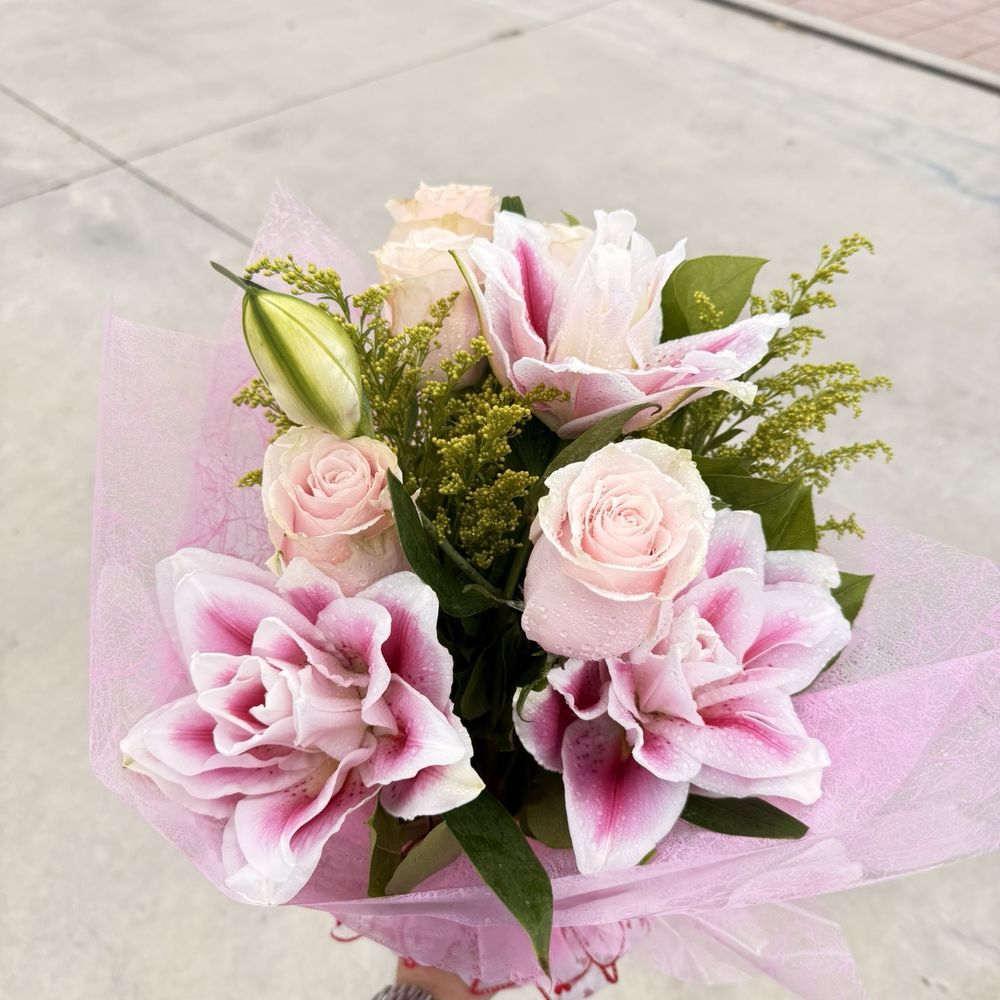 CY Florists & Gifts - Lilies & pink roses - Florists Near Me - El Monte, California CY Florists & Gifts - Lilies & pink roses - Florists Near Me - El Monte, California