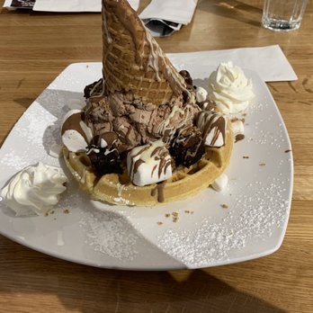 D Spot Dessert Cafe - Divide + conquer - Desserts Near Me - Mississauga, Ontario