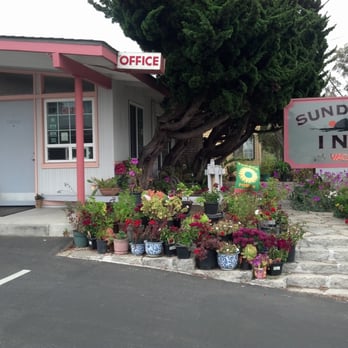 Sundown Inn - Front of this very nice hotel and there very pretty garden, - Hotels Near Me - Morro Bay, California Sundown Inn - Front of this very nice hotel and there very pretty garden, - Hotels Near Me - Morro Bay, California