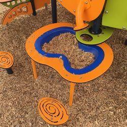 Camino a Lago Park - Tube for cars and tanbark