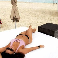 Sunless Bronze - This Babe is living her best life looking amazing with her sunless bronze airbrush tan!