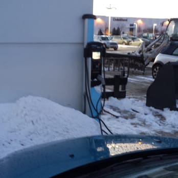 Bill Jacobs BMW - My heroes! Moved cars so I. Could use the charging station. What good Samaritans! - Car Dealers Near Me - Naperville, Illinois