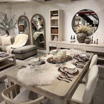 Pottery Barn - It's pretty but very empty all the time... not sure how they afford rent - Home Decor Near Me - New York, New York