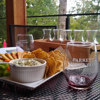 Parrett Mountain Cellars - Wine Tasting Room Near Me - Newberg, Oregon