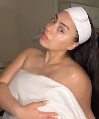 Facials - Signature facial + hydro jelly mask + massage. This ultimate 90 minute facial is great for those looking to treat themselves and relax. Facials - Signature facial + hydro jelly mask + massage. This ultimate 90 minute facial is great for those looking to treat themselves and relax.