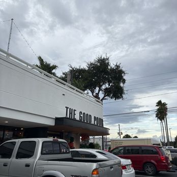 The Good Pour - Exterior - Beer, Wine & Spirits Near Me - Winter Park, Florida