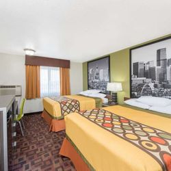 Super 8 by Wyndham Moberly MO - Guest room