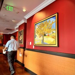 Russell's - Nice decor