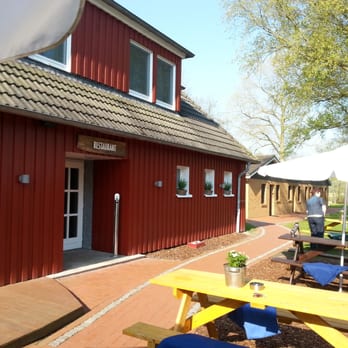 Bootshaus bedekaspel - Von außen Bootshaus, rechts daneben im braunen Bau sind noch Zimmer (enge "Zellen") - German Near Me - Südbrookmerland, NI Bootshaus bedekaspel - Von außen Bootshaus, rechts daneben im braunen Bau sind noch Zimmer (enge "Zellen") - German Near Me - Südbrookmerland, NI