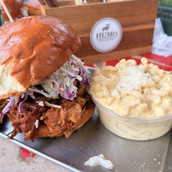 Humo Bodegon - Pulled Pork, Coleslaw & Pickles with Mac and Cheese - Argentine Near Me - North Miami Beach, Florida Humo Bodegon - Pulled Pork, Coleslaw & Pickles with Mac and Cheese - Argentine Near Me - North Miami Beach, Florida