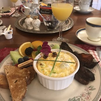 Walnut Street Inn - Breakfast - Hotels Near Me - Springfield, Missouri