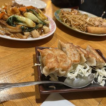 Chopsticks Restaurant - House special Chow Fun without the pork BBQ and combination dinner special with cashew chicken and the pot  steak - Chinese Near Me - Roseville, California