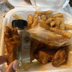 King Kong Wings - Tiny wings and bad fries