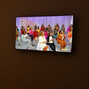 Elevate - 55 inch in guest room with wires concealed - TV Mounting Near Me