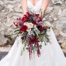 St Cloud Floral - A lovely bridal bouquet for a fall celebration
