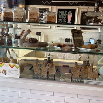 Happy Days Cafe - Desserts Near Me - Los Angeles, California Happy Days Cafe - Desserts Near Me - Los Angeles, California